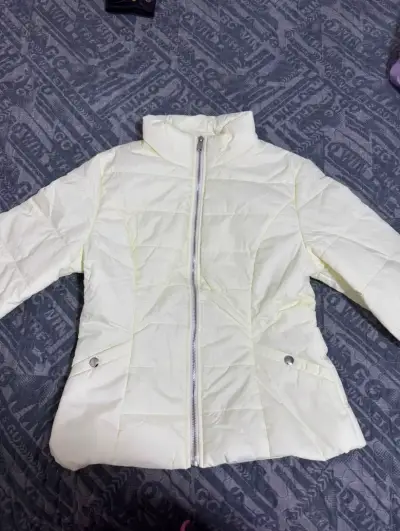 Chaqueta acolchada blanca para mujer - miniatura 1