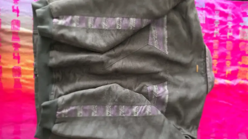 Chaqueta gris con detalles morados Haka Honu retro - 3