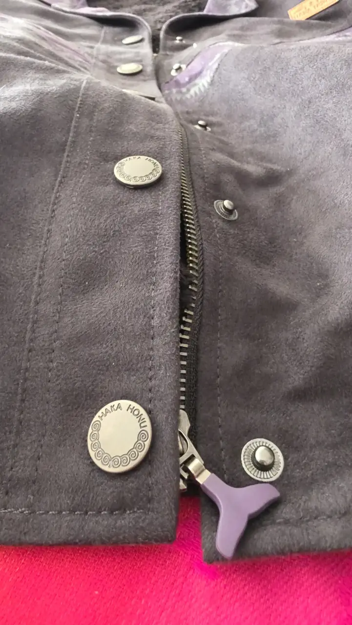 Chaqueta gris con detalles morados Haka Honu retro - 5