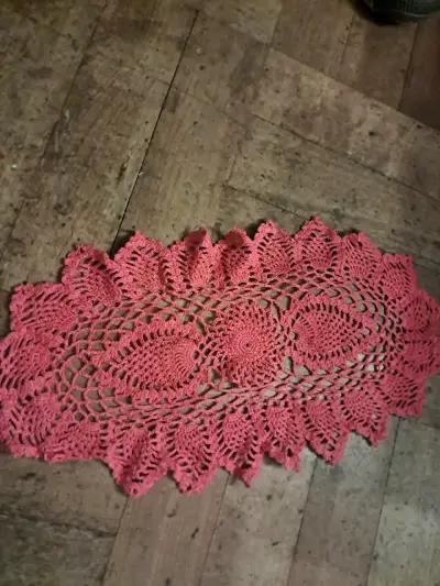 Centro de mesa tejido a crochet color rosa - miniatura 1