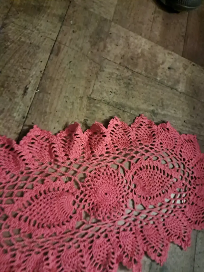 Centro de mesa tejido a crochet color rosa - 2