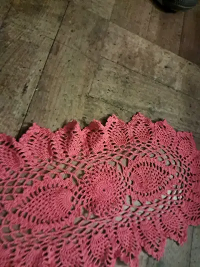 Centro de mesa tejido a crochet color rosa - miniatura 2