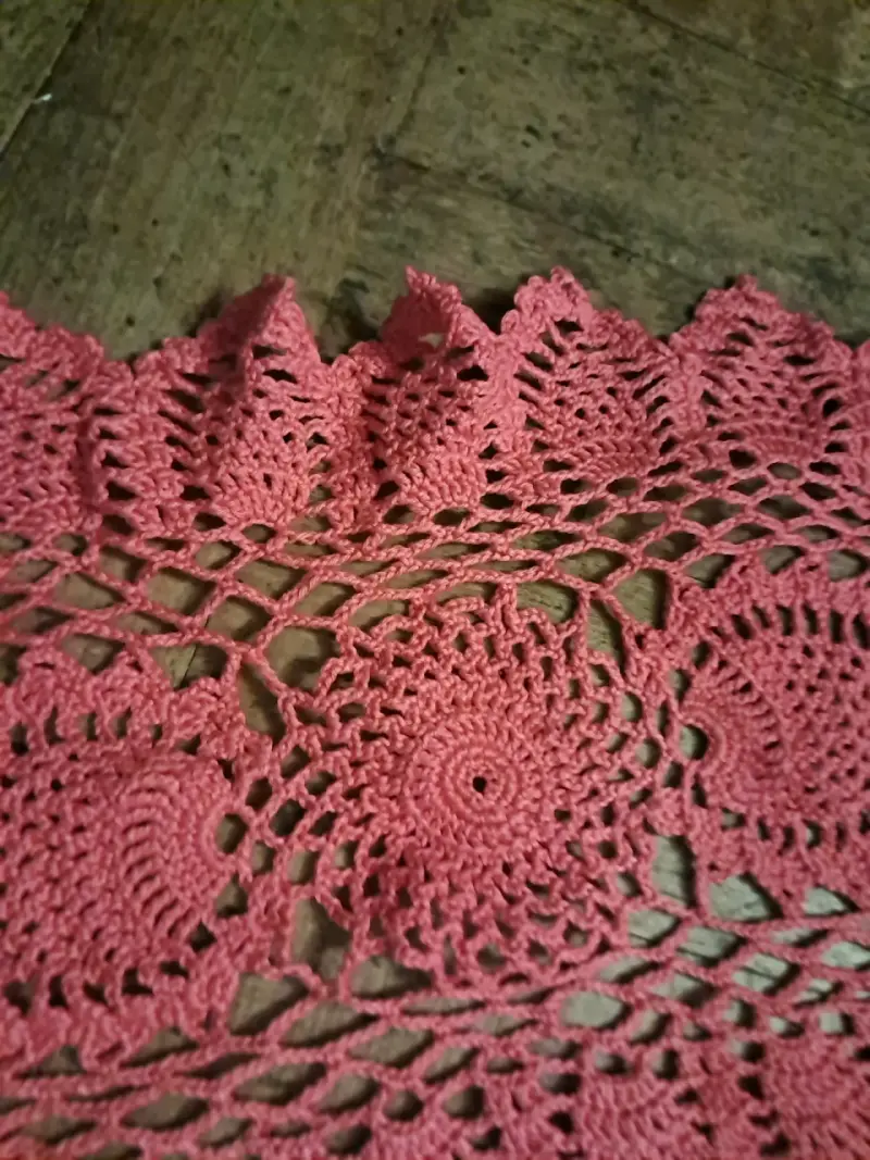 Centro de mesa tejido a crochet color rosa - 3