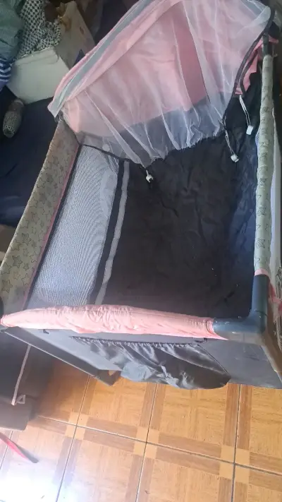 Cuna corral portátil para bebé con mosquitero - miniatura 2