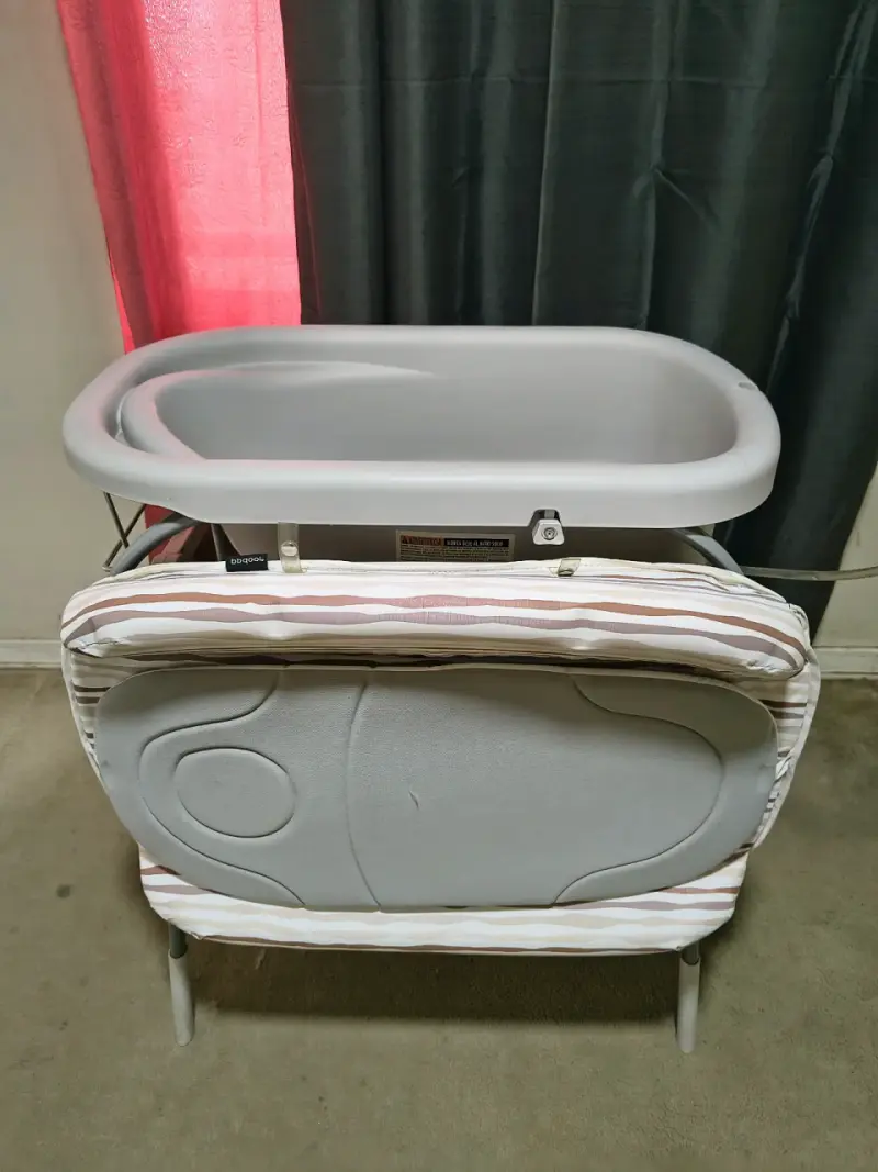 Mudador y bañera para bebé con compartimentos - 3