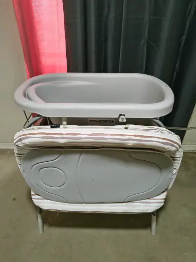 Mudador y bañera para bebé con compartimentos - miniatura 3