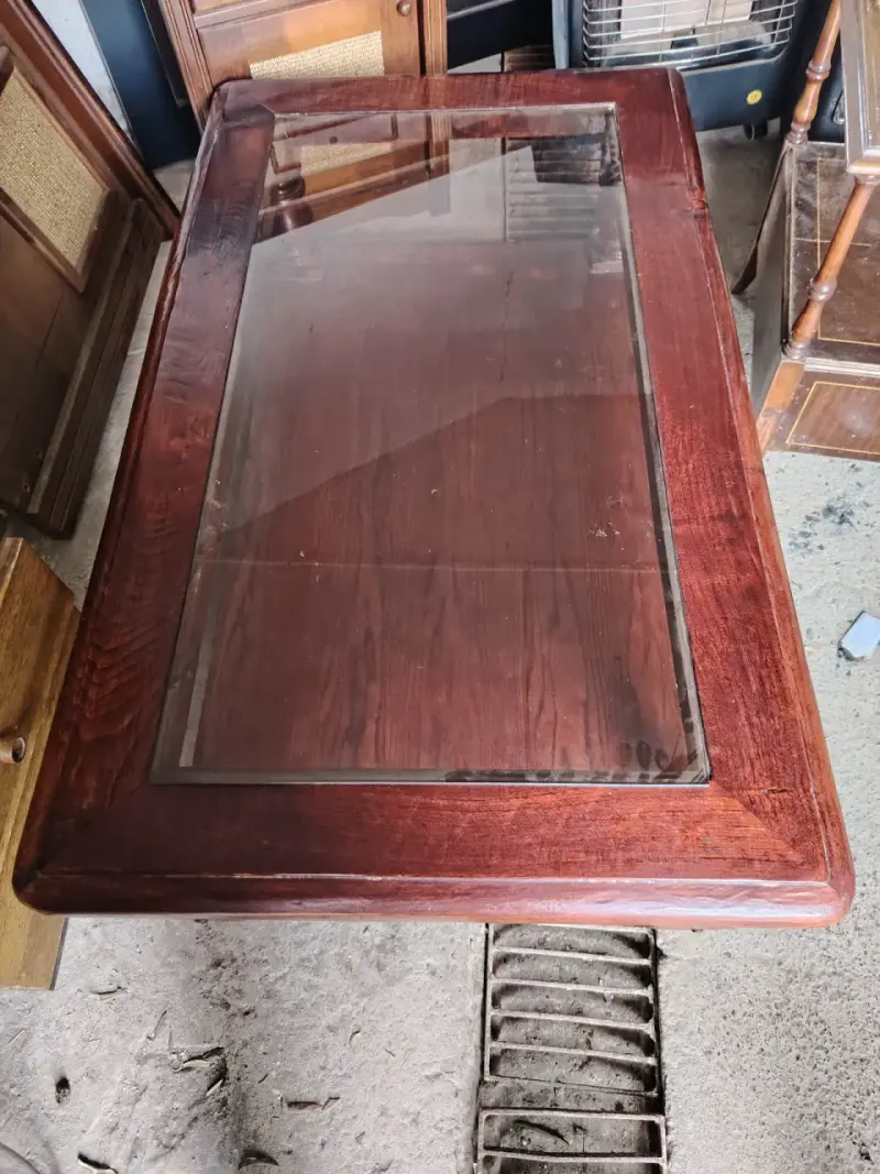 Mesa de centro de madera con vidrio - 1