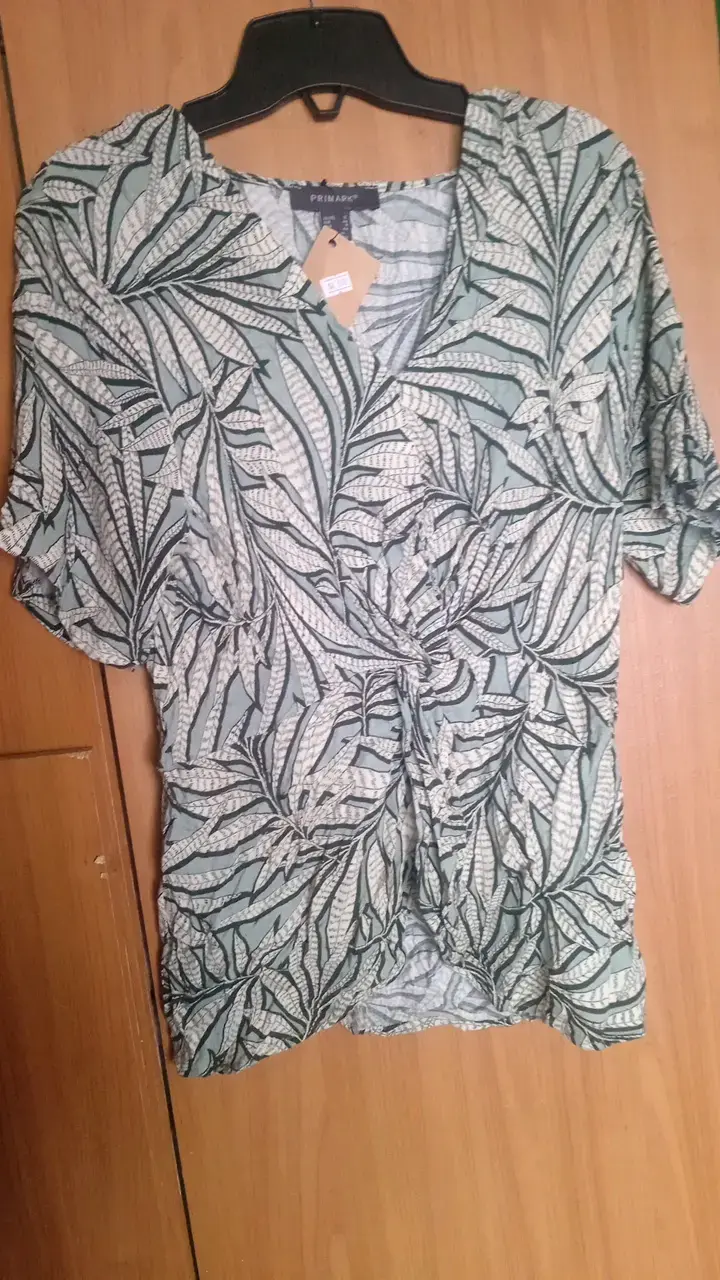 Blusa floral sin mangas para mujer - 2