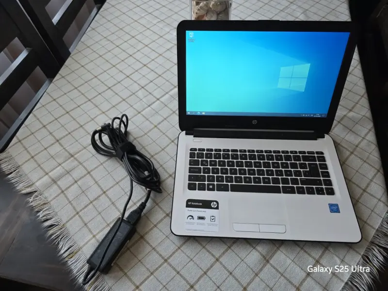 Notebook HP 14-am070la con cargador - 3