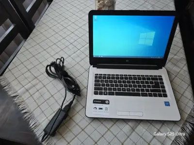Notebook HP 14-am070la con cargador - miniatura 3