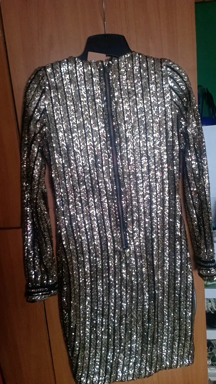 Vestido de lentejuelas doradas elegante - 4