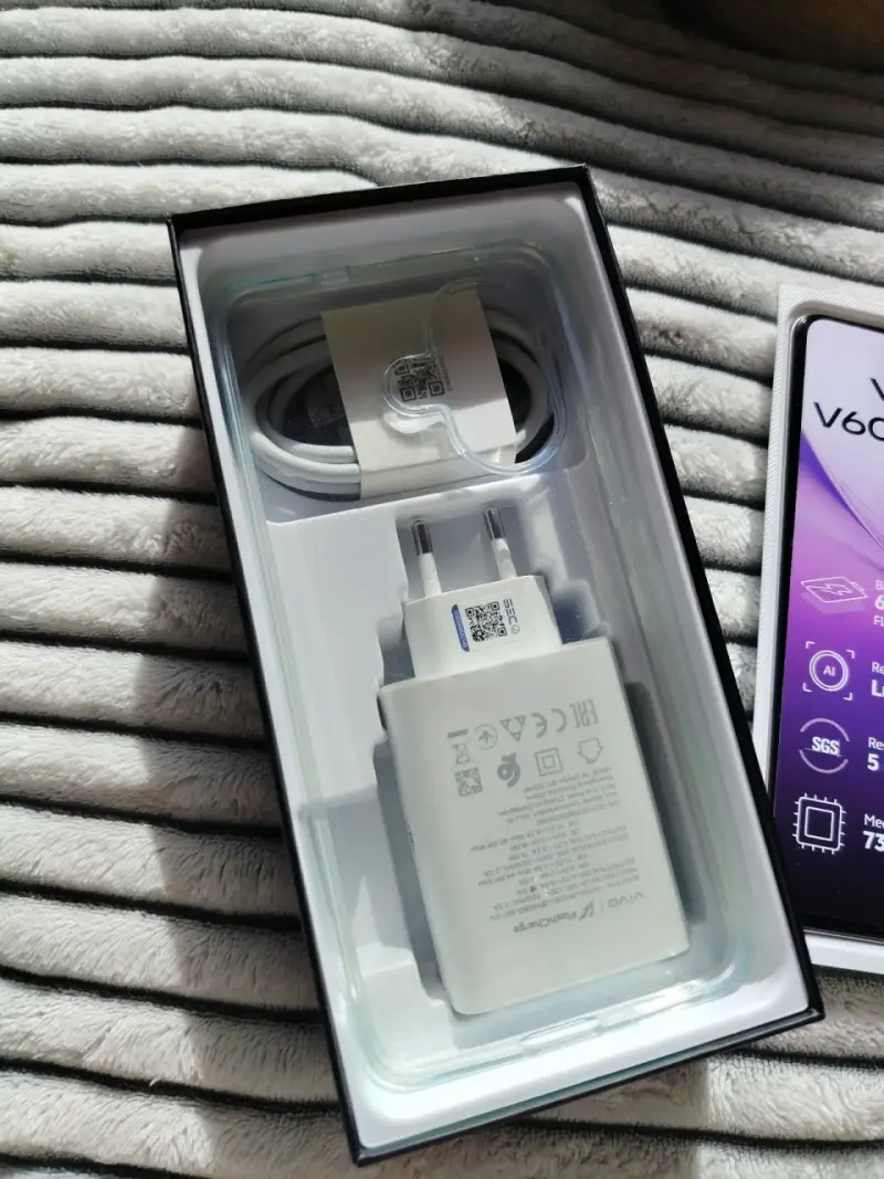 Smartphone Vivo V60 Lite 5G con IA - 3