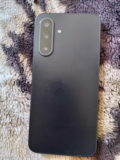 Samsung Galaxy A17 5G en buen estado - miniatura 2