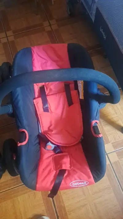 Coche de bebé Bebesit rojo con portabebés - miniatura 3