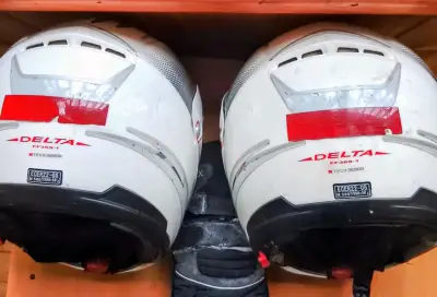 Cascos de moto Delta blancos con visera - miniatura 2