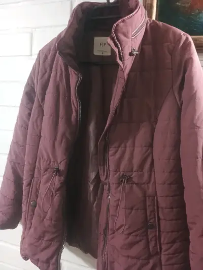 Chaqueta acolchada burdeos para mujer - miniatura 1