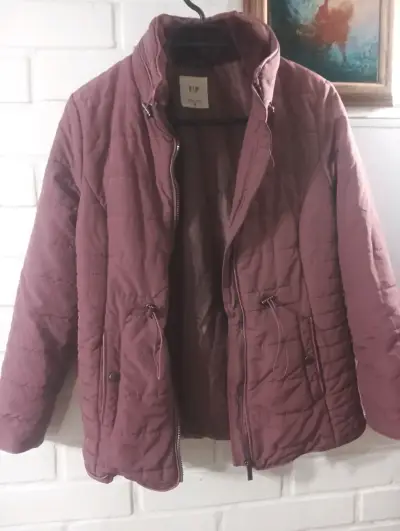 Chaqueta acolchada burdeos para mujer - miniatura 3