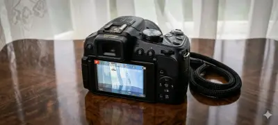 Cámara Panasonic Lumix FZ200,con pantalla abatible - miniatura 2