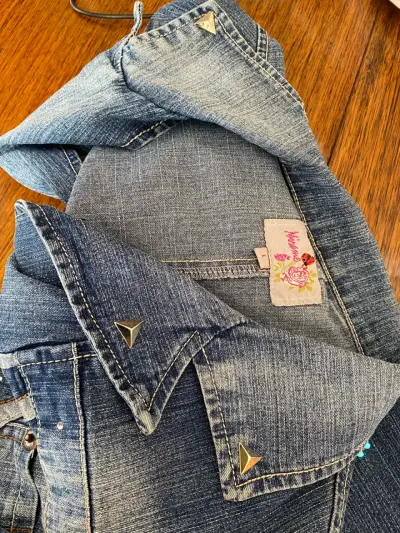 Chaqueta de mezclilla con diseño floral para mujer - miniatura 1