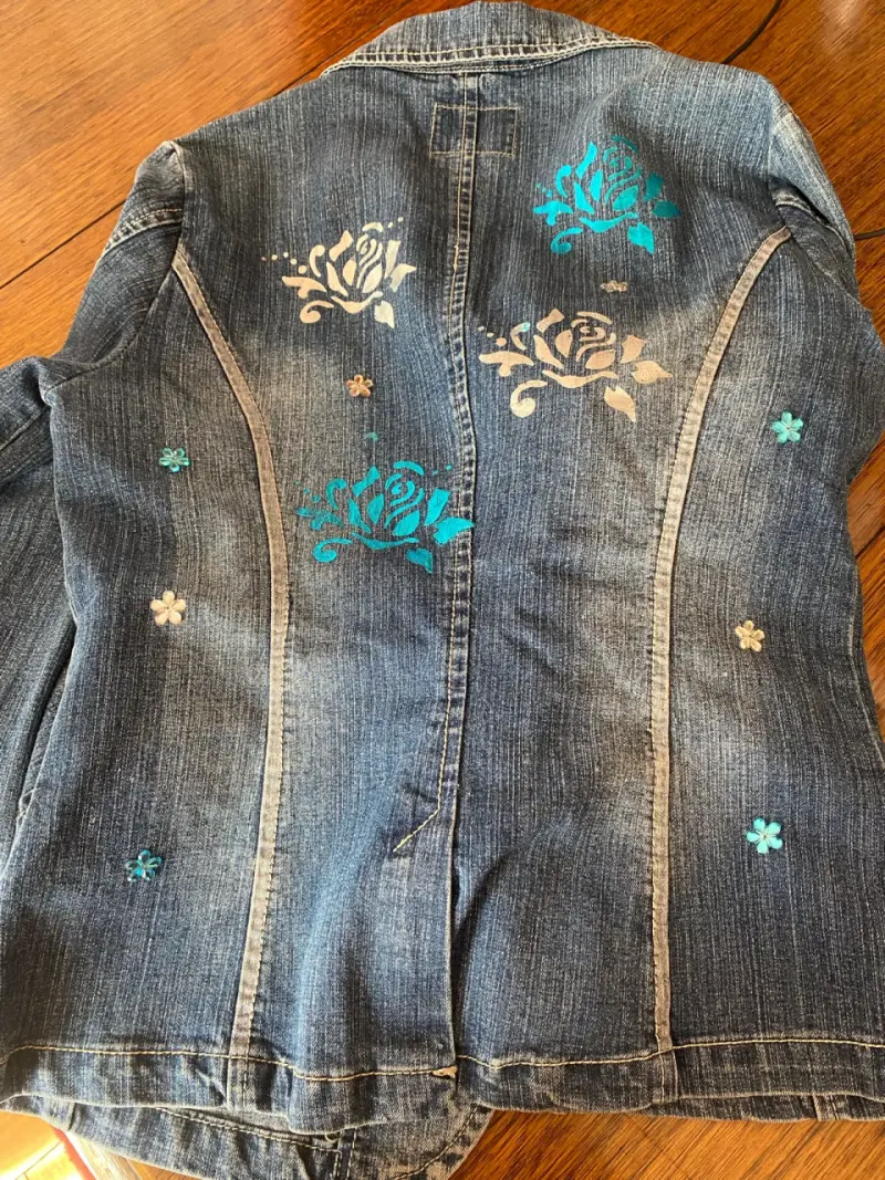 Chaqueta de mezclilla con diseño floral para mujer - 2