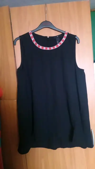 Variedad de blusa y poleras - miniatura 2