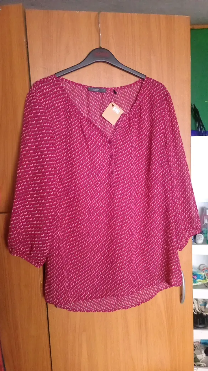 Variedad de blusa y poleras - 4