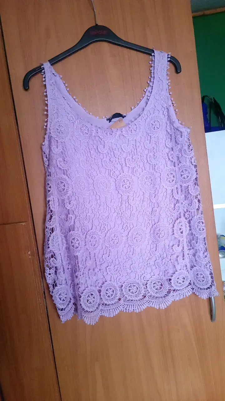 Variedad de blusa y poleras - 5