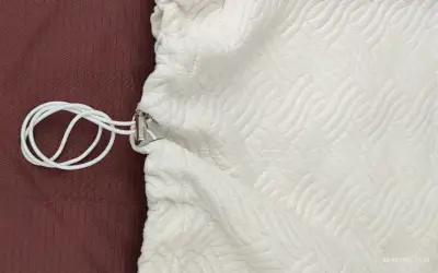 Polerón blanco texturizado con ajuste - miniatura 2
