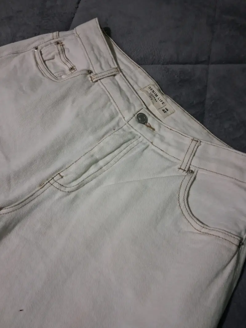 Jeans blancos para mujer en buen estado - 3