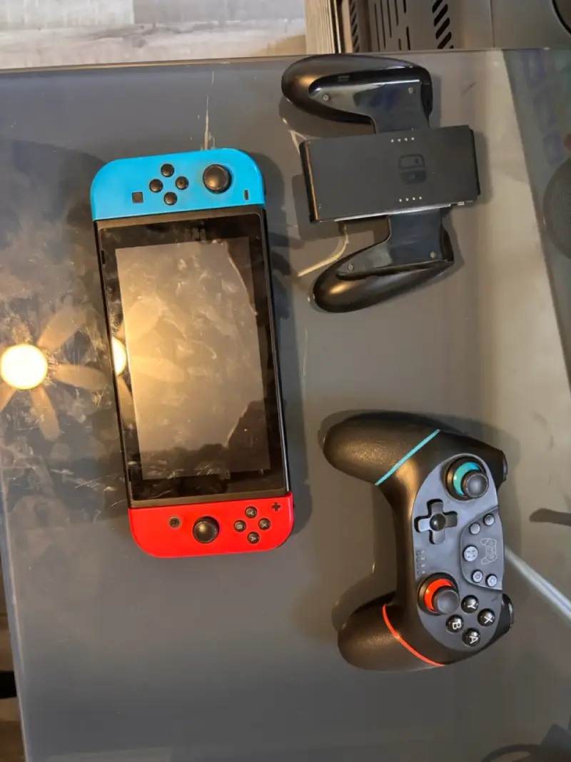 Consola Nintendo Switch con Joy-Con Azul y Rojo - 2