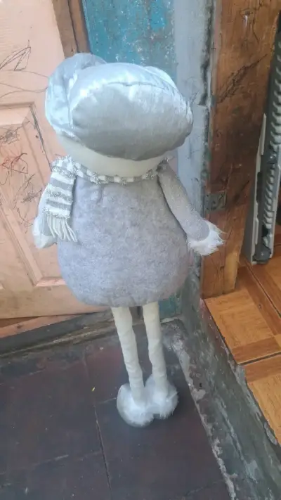 Muñeco de nieve decorativo con sombrero y bufanda - miniatura 2