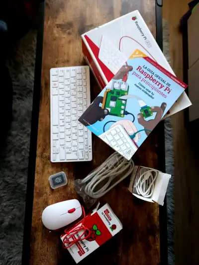 Kit Raspberry Pi 400 con teclado y mouse - miniatura 1