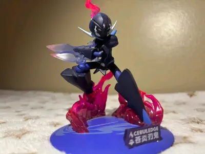 Figura de acción Ceruledge con base decorativa - miniatura 2