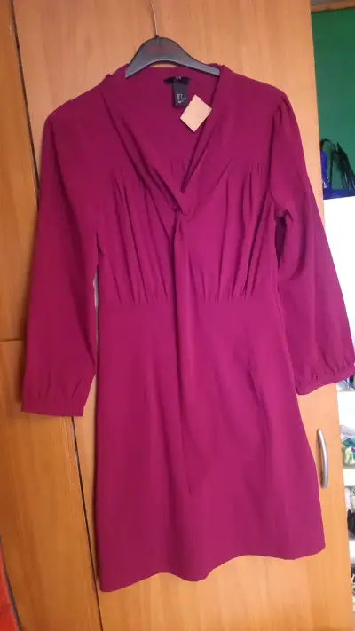 Vestido burdeos elegante para mujer - miniatura 1
