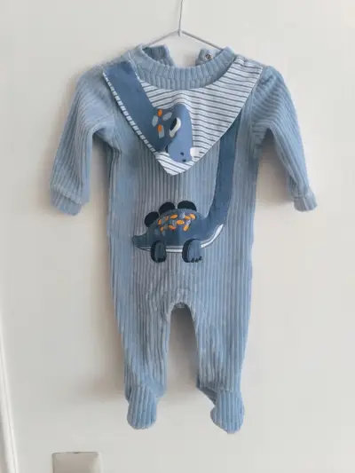 Osito plush bebé azul con babero desmontable - miniatura 1