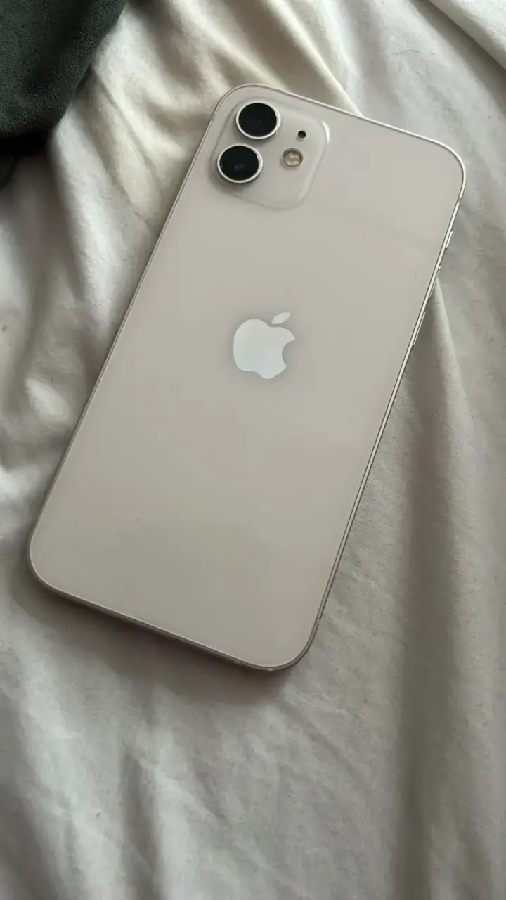 iPhone 12 en buen estado - 2