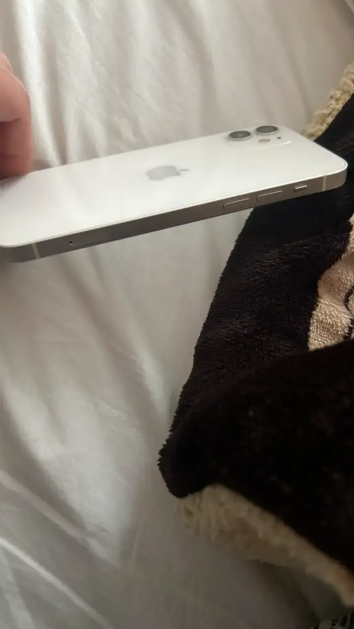 iPhone 12 en buen estado - 3