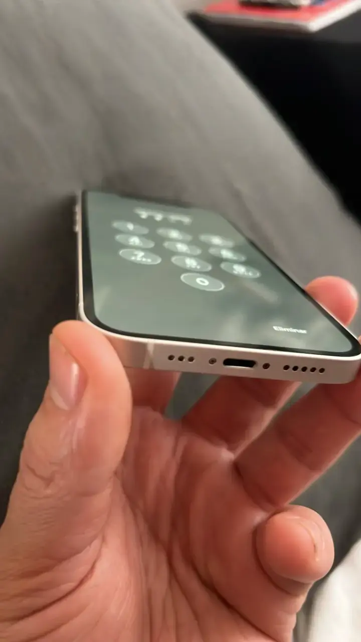 iPhone 12 en buen estado - 4