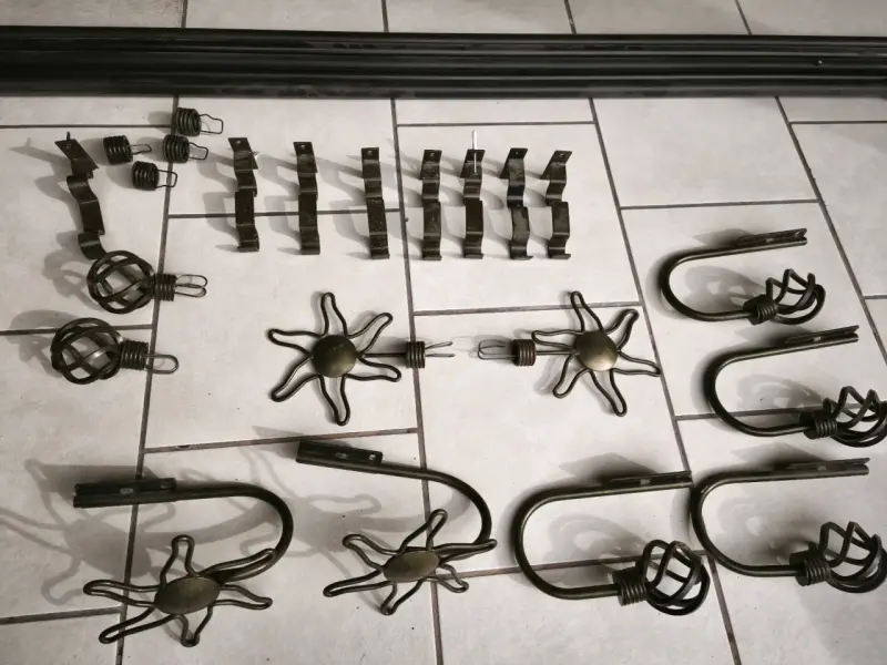 Juego de accesorios para cortinas de metal negro - 2