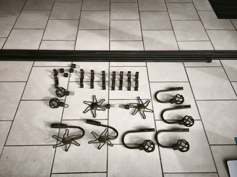 Juego de accesorios para cortinas de metal negro - 3