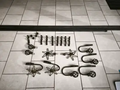 Juego de accesorios para cortinas de metal negro - miniatura 3