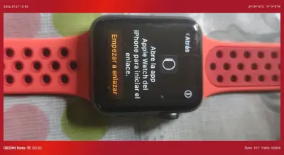 Smartwatch con correa roja deportiva - miniatura 2