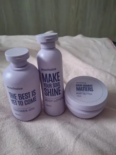 Set de cuidado corporal Ecochoice con gel de ducha, loción y manteca - miniatura 1