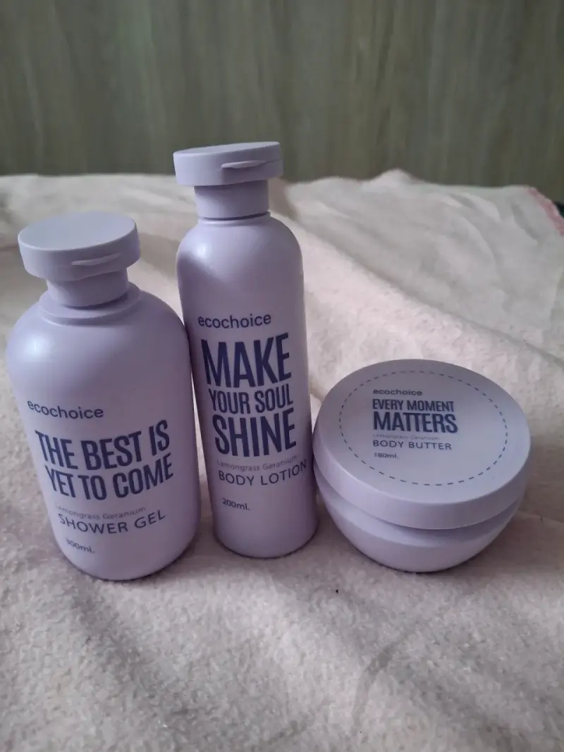 Set de cuidado corporal Ecochoice con gel de ducha, loción y manteca - 2