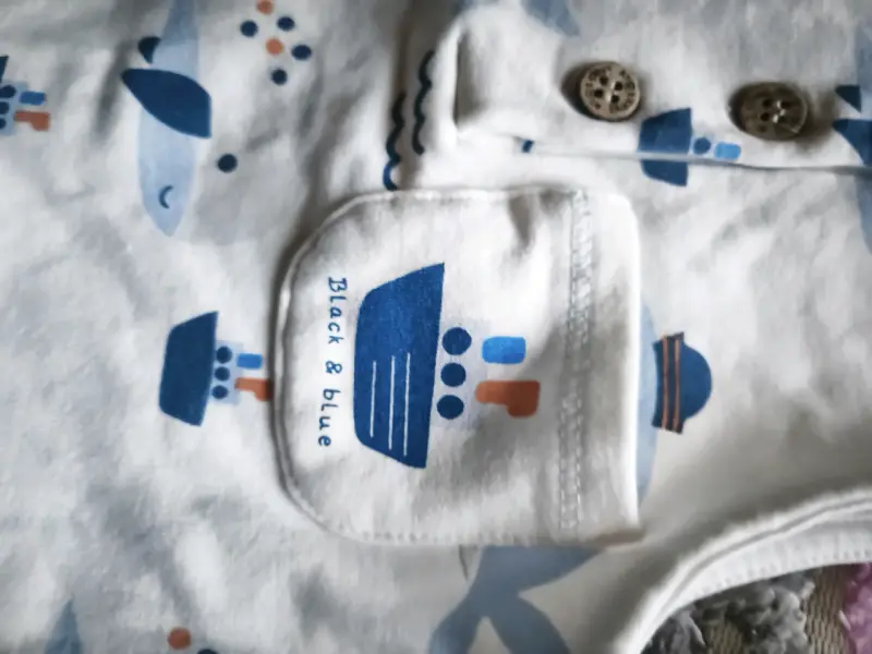 Conjunto de bebé Black and Blue con estampado de barcos - 4
