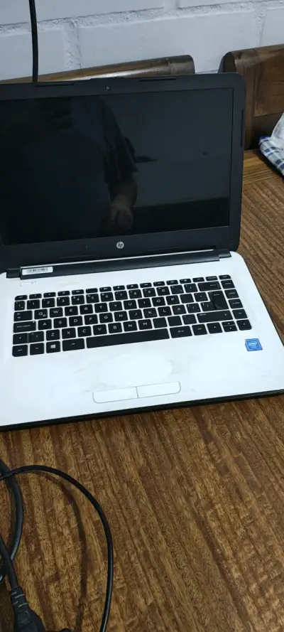Notebook HP con Intel Core i3 en buen estado - miniatura 3