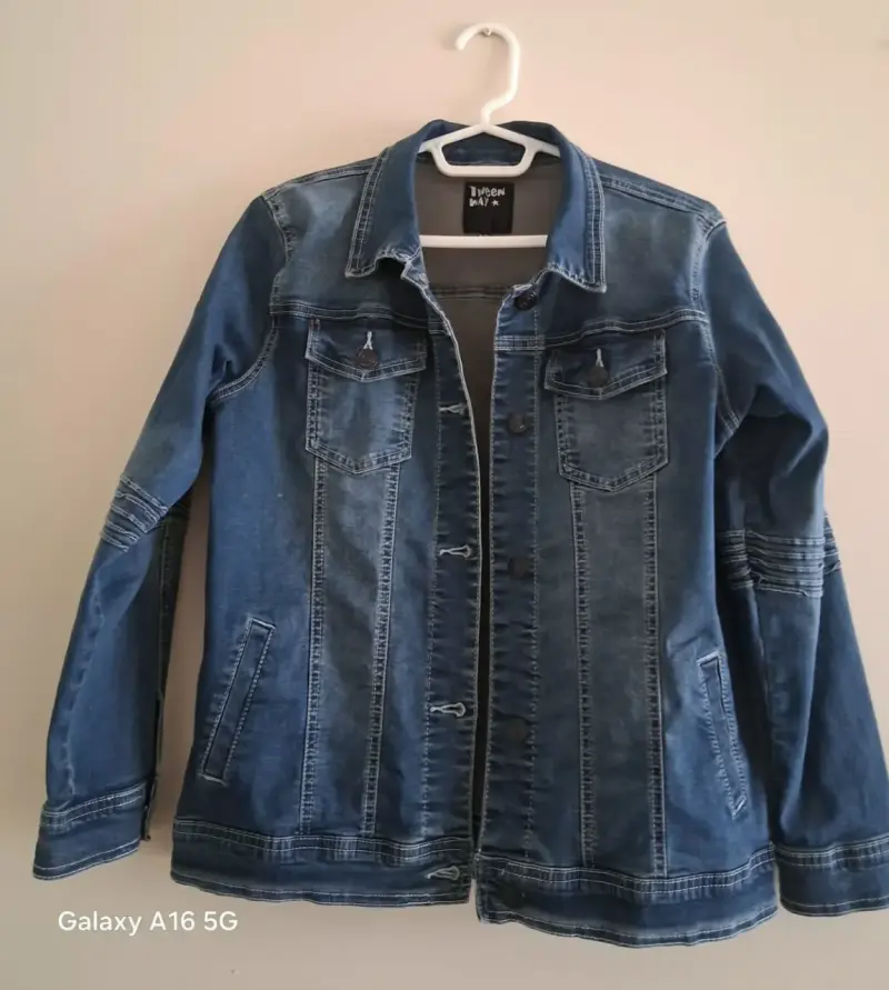 Chaqueta de mezclilla azul para niño talla 14. - 1