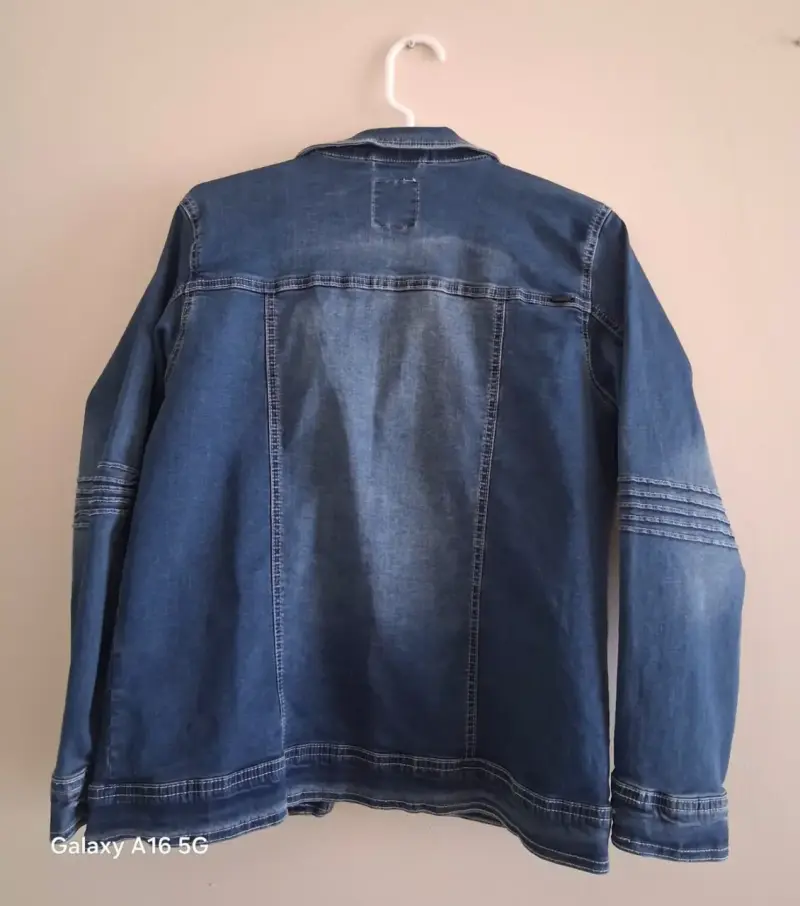 Chaqueta de mezclilla azul para niño talla 14. - 2
