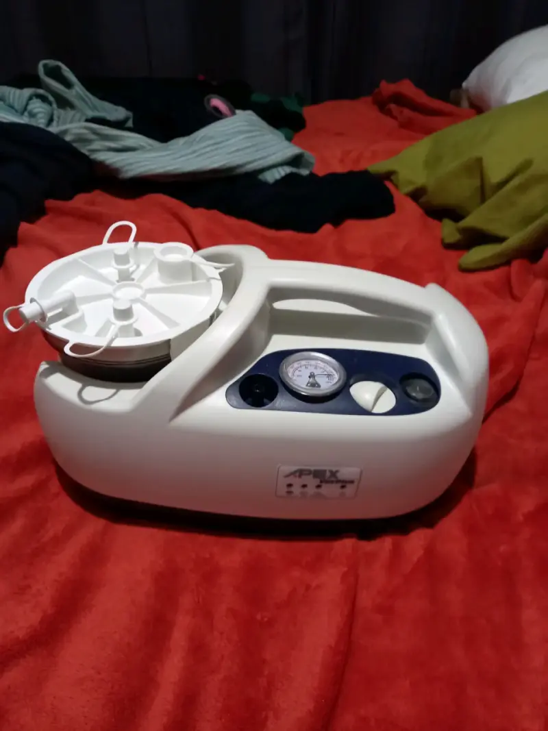 Vac plus apex semi nueva, mas 2 canister con todos - 2
