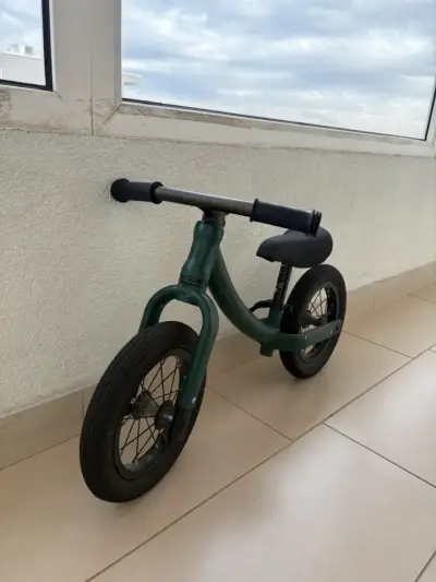 Bicicleta de equilibrio para niños verde - miniatura 1
